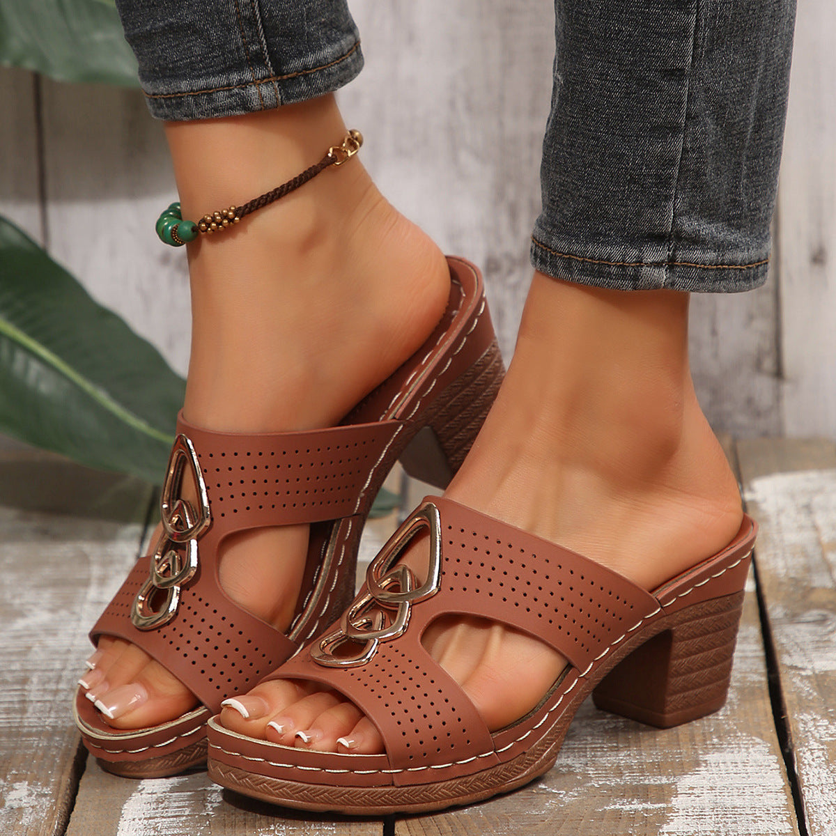 Iselina - Sandalias de verano con tacón cómodo y apliques metálicos