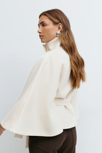 Sofía - Capa corta de mujer con cinturón y cuello alto