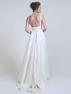 Sairaphynn | Vestido de novia de satén con escote cuadrado y diseño sin mangas