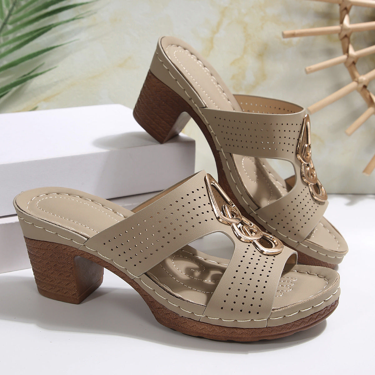 Iselina - Sandalias de verano con tacón cómodo y apliques metálicos