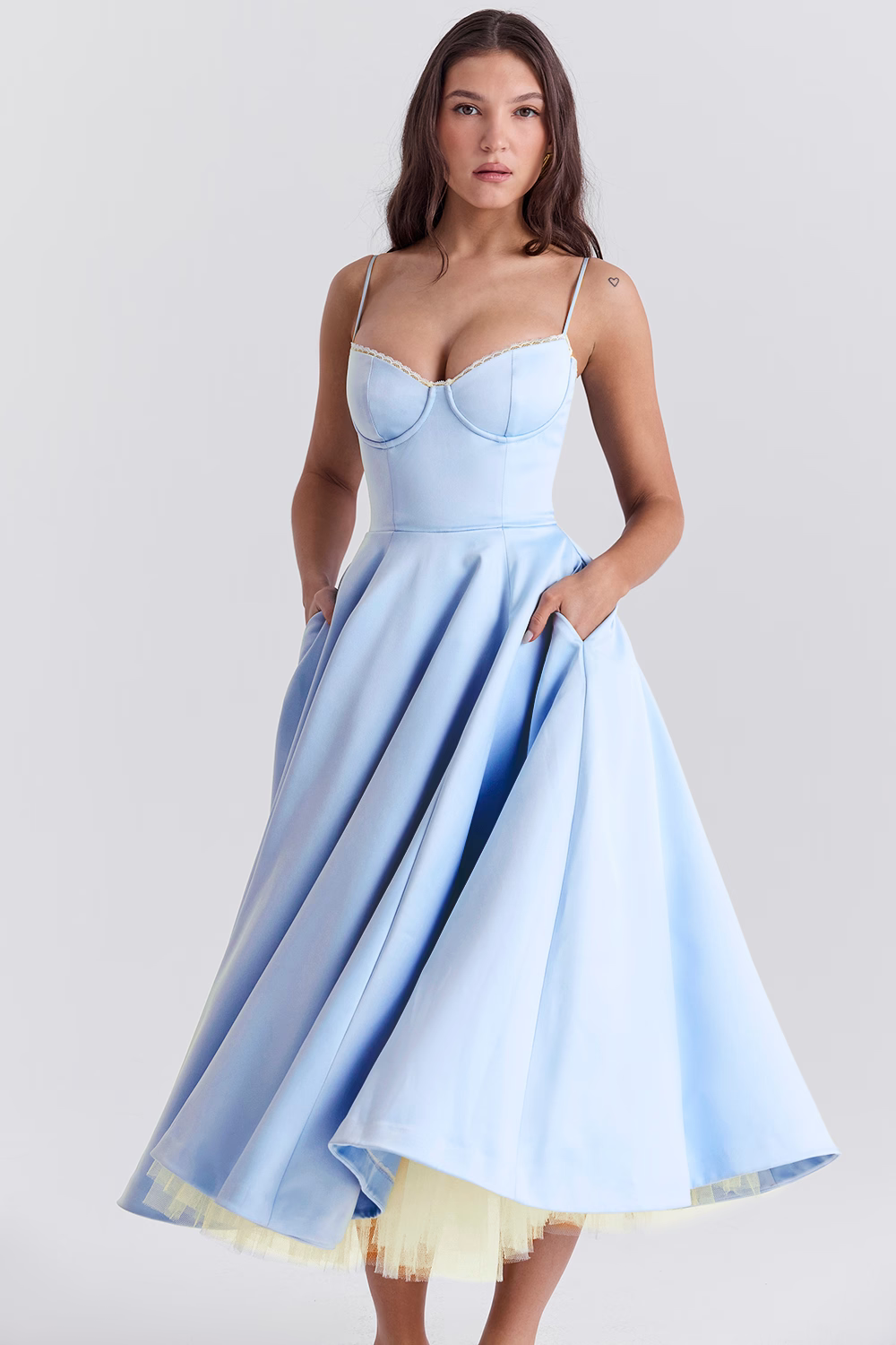 Natalia – Vestido Midi con Cuerpo Corsé y Falda Evaseé para Mujer