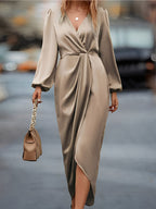 Isabella – Vestido largo satinado con escote cruzado
