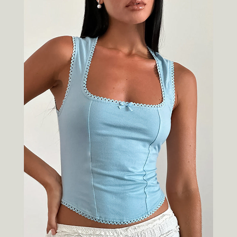 Lía - Blusa azul sin mangas con encaje