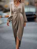 Isabella – Vestido largo satinado con escote cruzado
