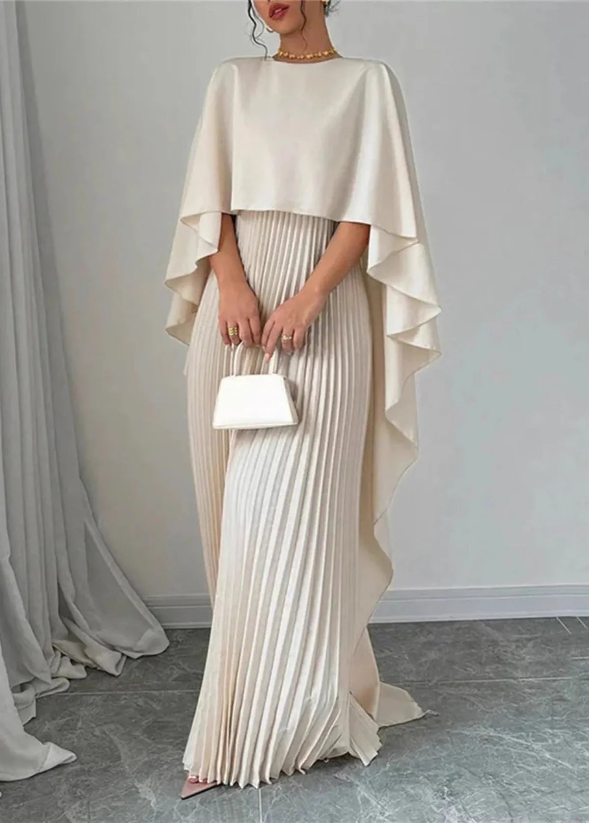 Isabela – Vestido largo plisado con capa para mujer