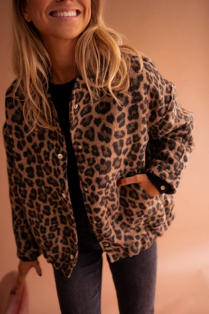 Clara - Chaqueta con estampado animal print para mujer