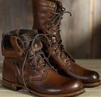 Lederstiefel mit Schnürung