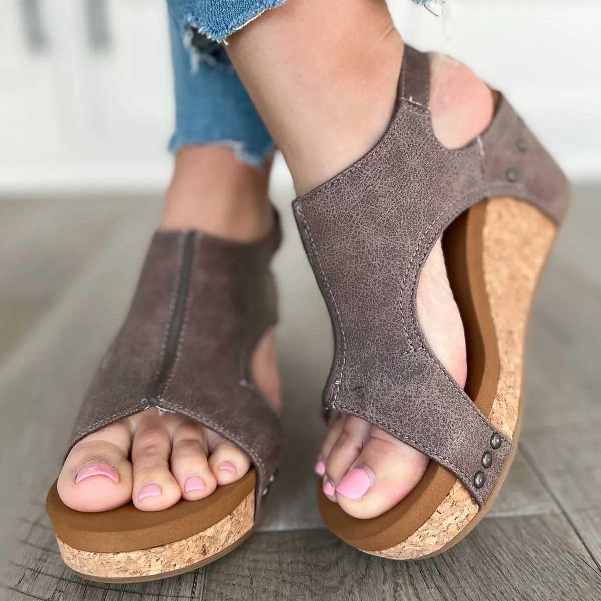 Mariela - Sandalias de verano con cuña y diseño abierto