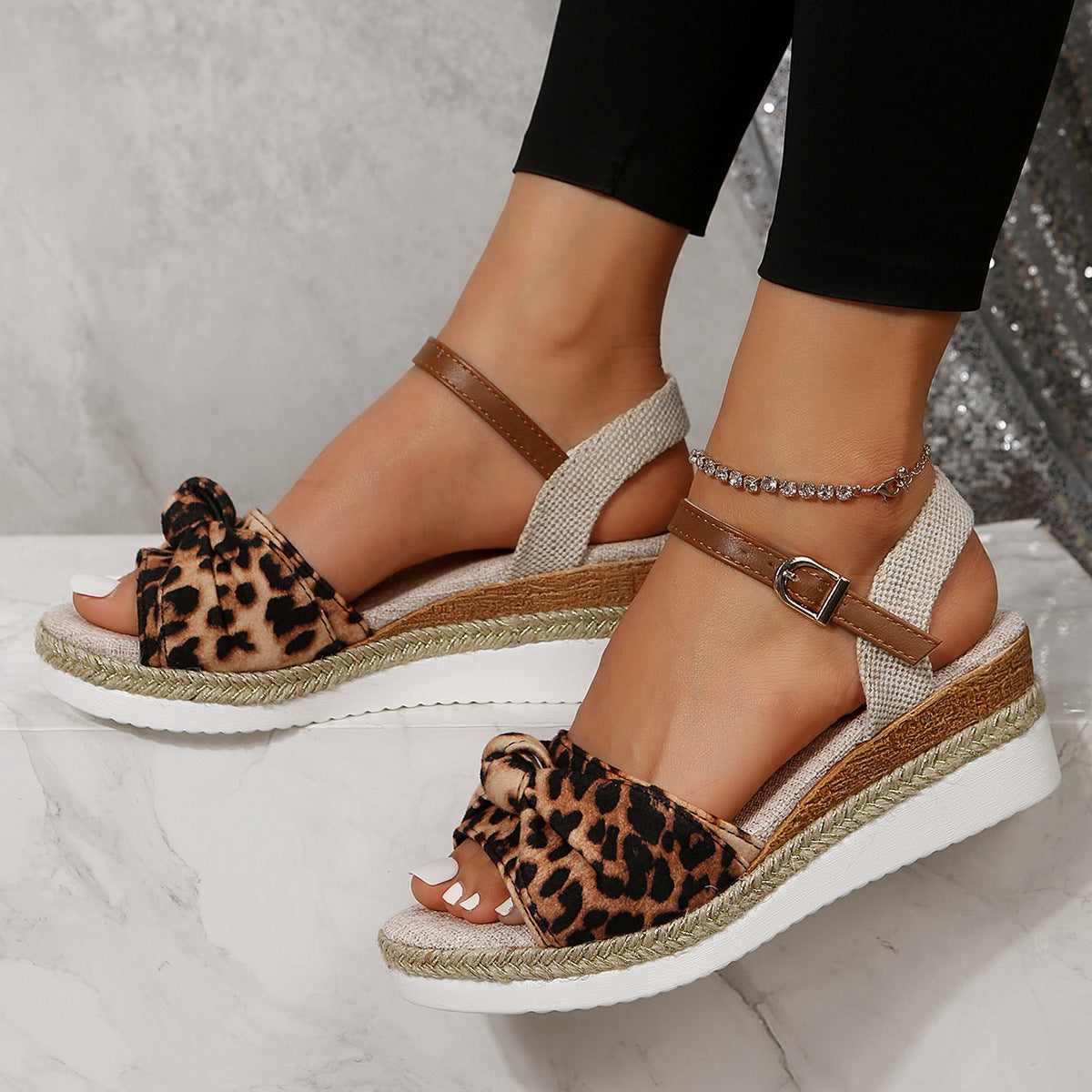 Reina - Sandalias de cuña con alpargata anudada