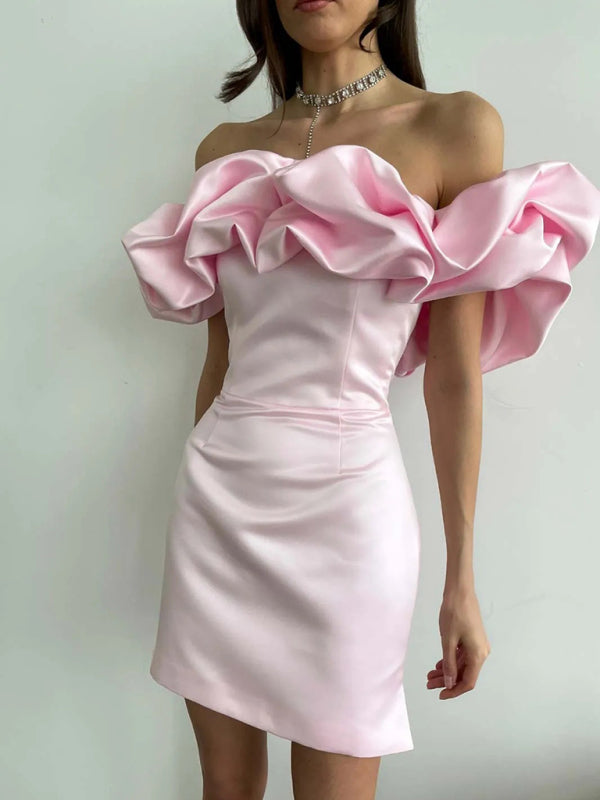 Madison | Vestido de satén con hombros descubiertos y volantes
