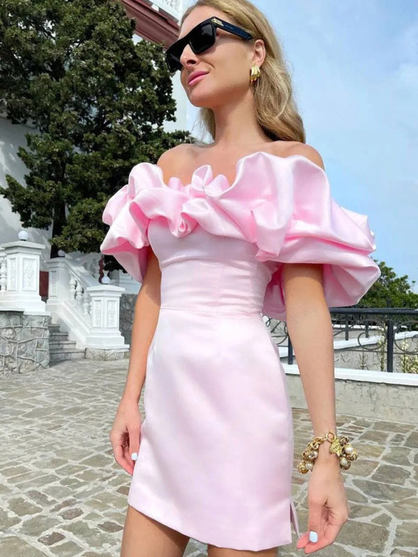 Madison | Vestido de satén con hombros descubiertos y volantes